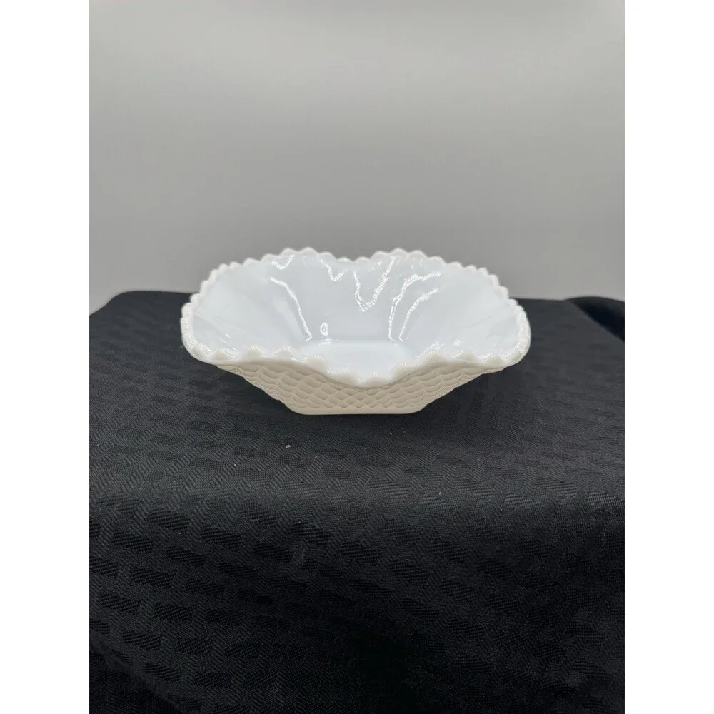 Anchor Hocking Early American Milk Glass Fruit/Dessert Bowl 6 inches White